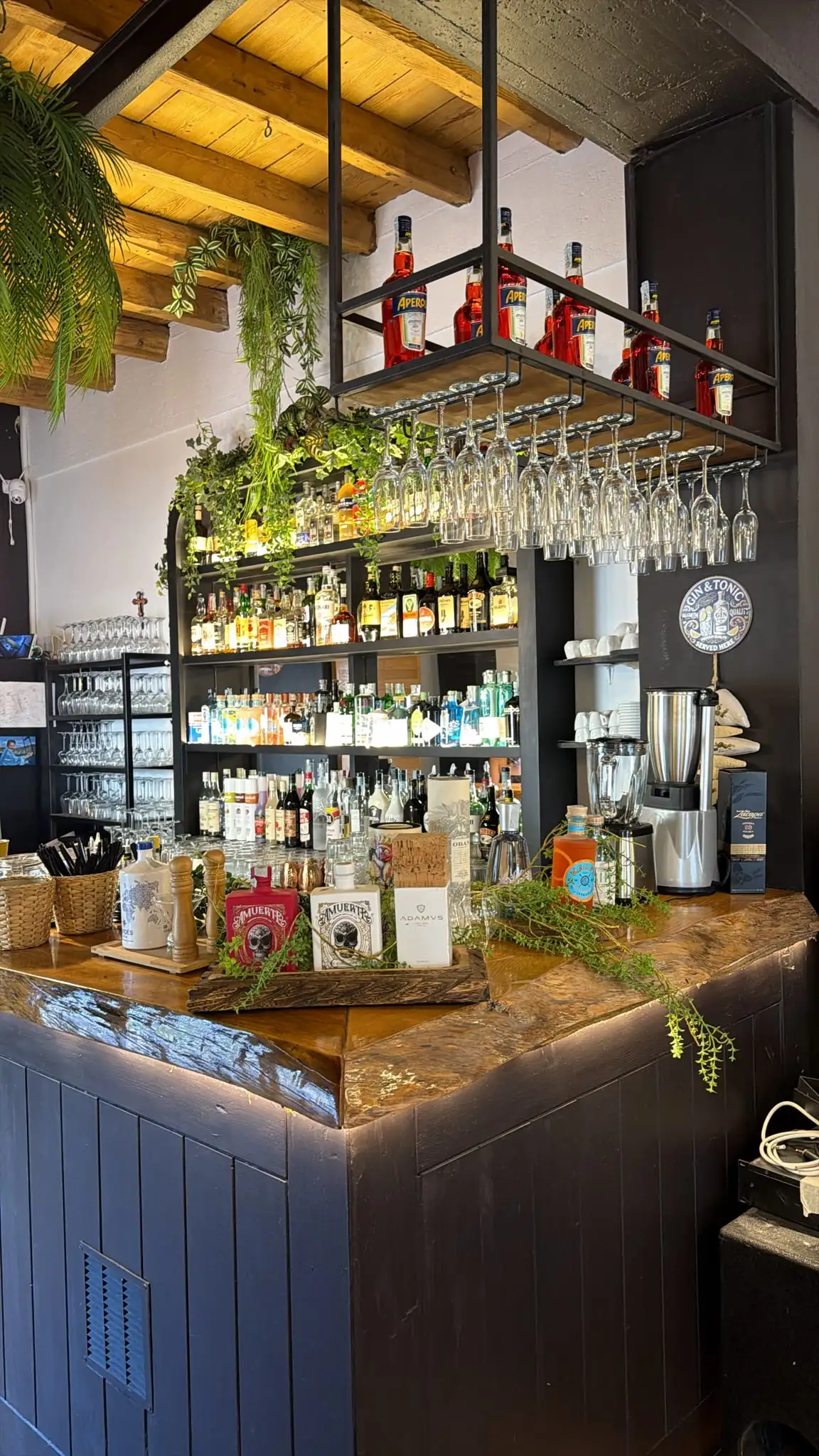 Talèe Pinto Lampedusa — Il nostro cocktail bar di sera Talèe Pinto Lampedusa — Il nostro cocktail bar di sera
