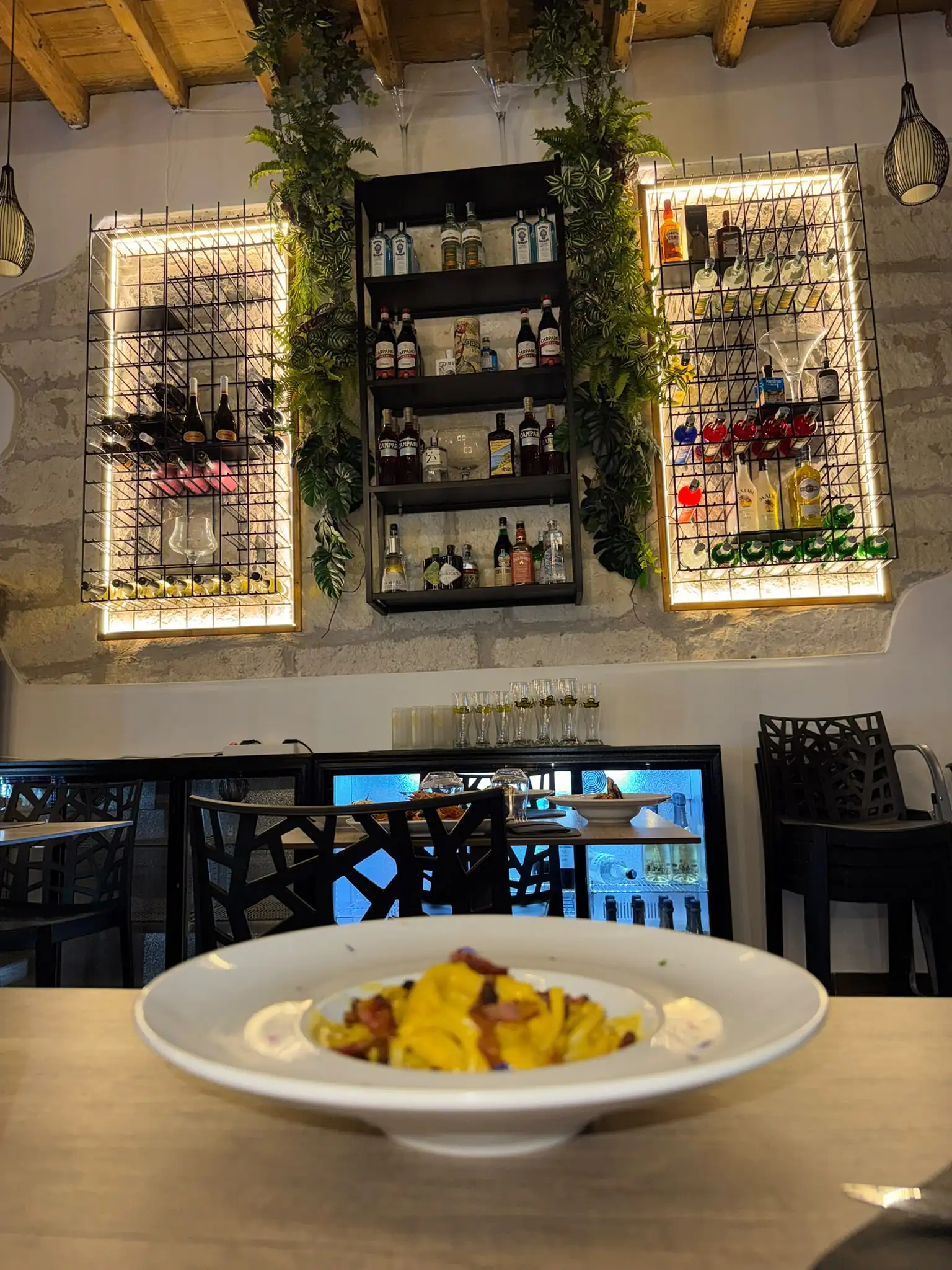 Talèe Pinto Lampedusa — Angolo del ristorante di sera Talèe Pinto Lampedusa — Angolo del ristorante di sera